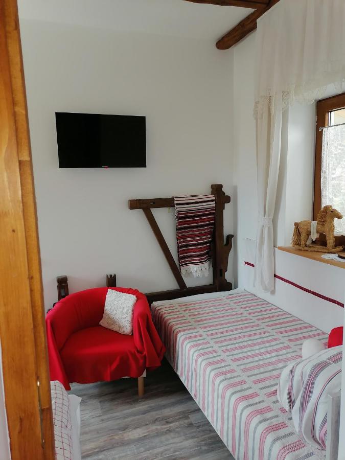 Mives Vendeghaz Hotel Pogany Exterior photo