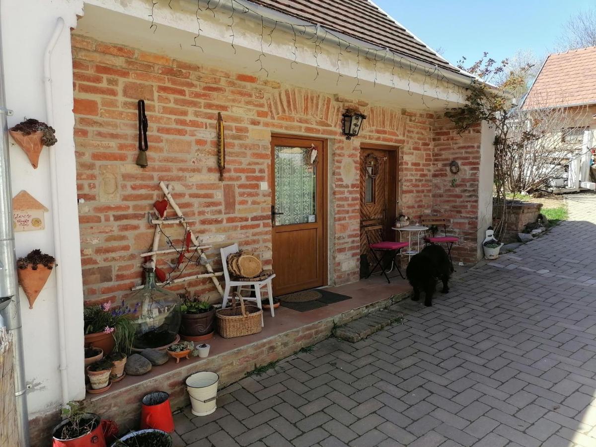 Mives Vendeghaz Hotel Pogany Exterior photo