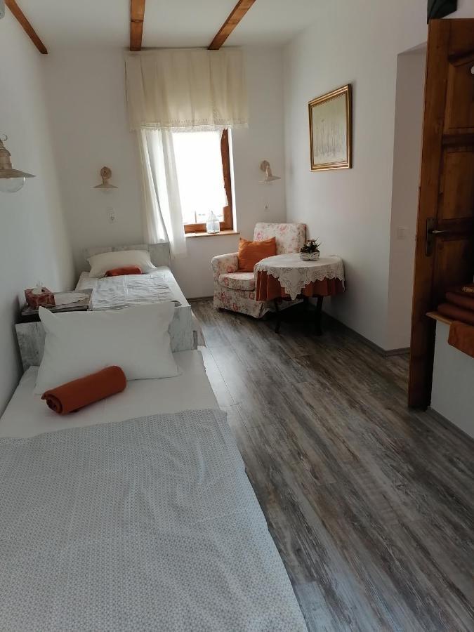 Mives Vendeghaz Hotel Pogany Exterior photo