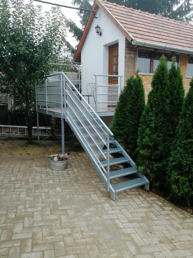 Mives Vendeghaz Hotel Pogany Exterior photo